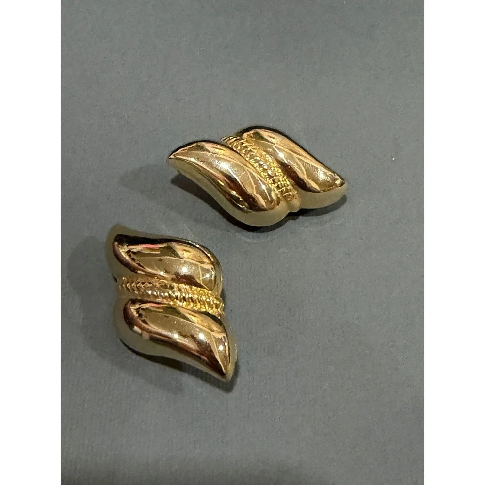 Clip On Earrings Puffy Hollow‎ Statement Gold Tone Vintage 80s Sculptural Chunky
